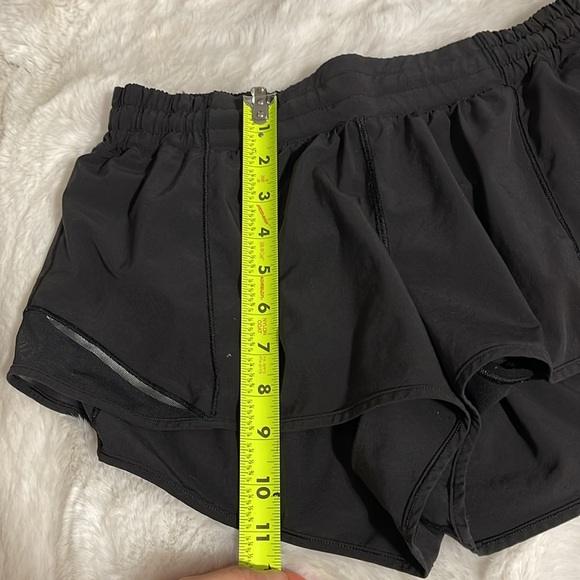 lululemon Hotty hot short - Picture 4 of 5